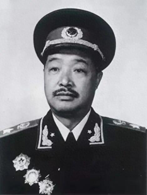 一九五五年评定军衔，初步拟定上将名单当中有廖汉生。随着上将名单不断汇总，名额显得