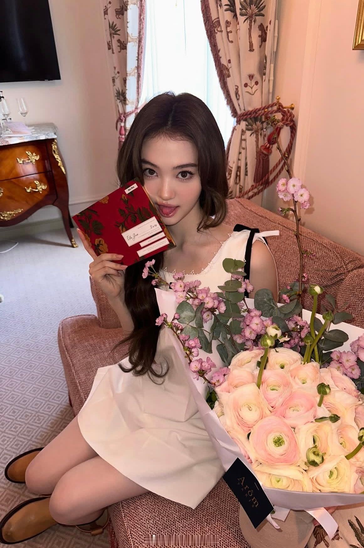 ellagrossella巴黎看秀look这长卷发好好看洋娃娃🧸一样