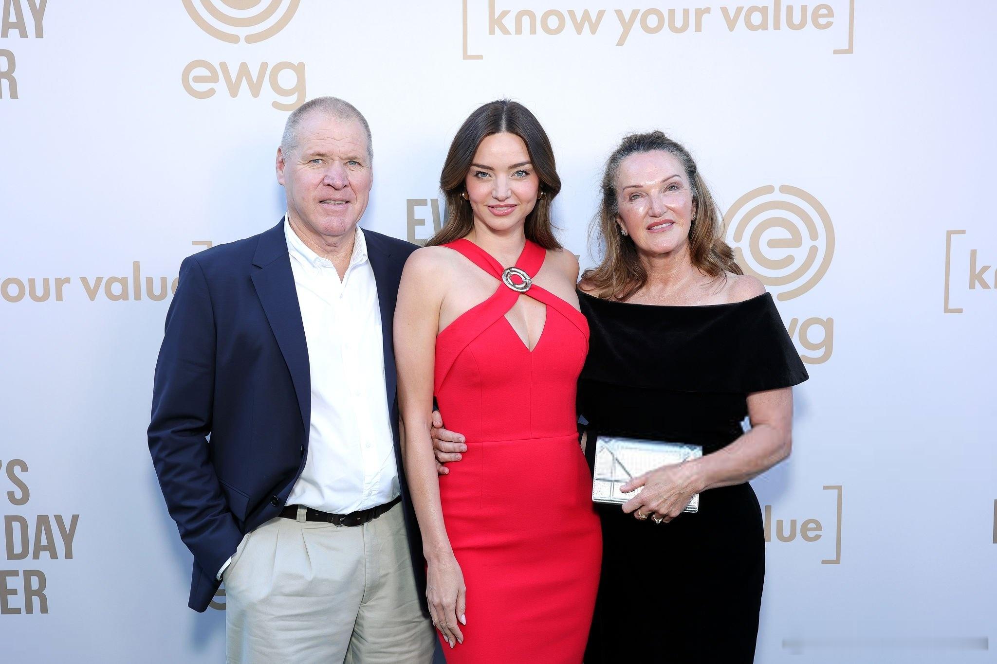 MirandaKerr米兰达可儿在洛杉矶出席环境保护组EWGxKYV举办的