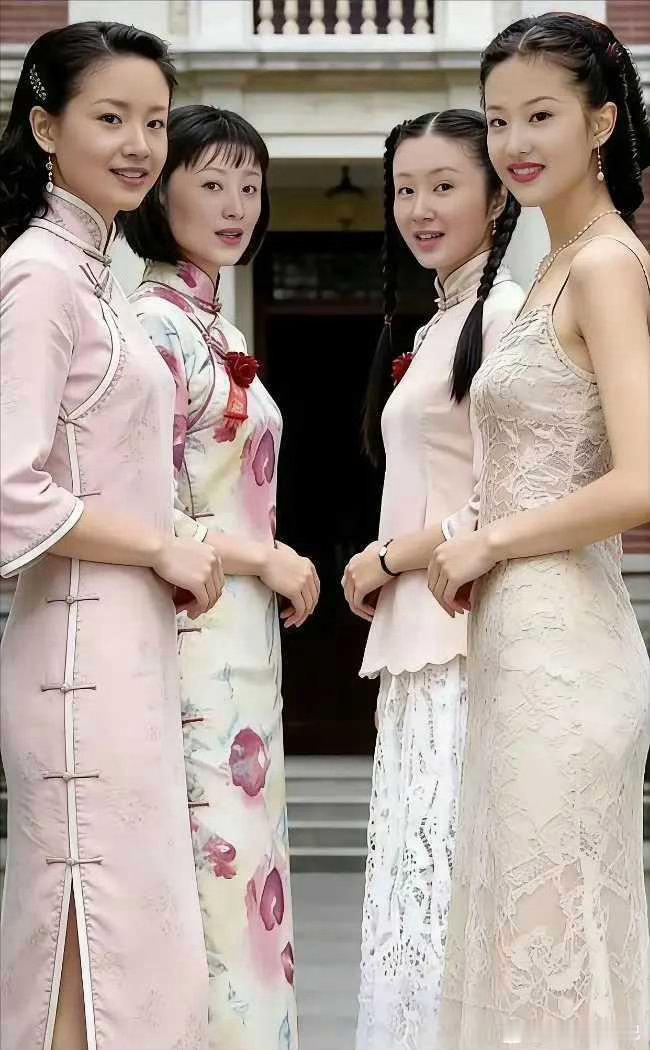 当年导演组为了掩盖十几岁的刘亦菲的青春美貌特意给她画了比较艳俗的妆，结果还是盖不