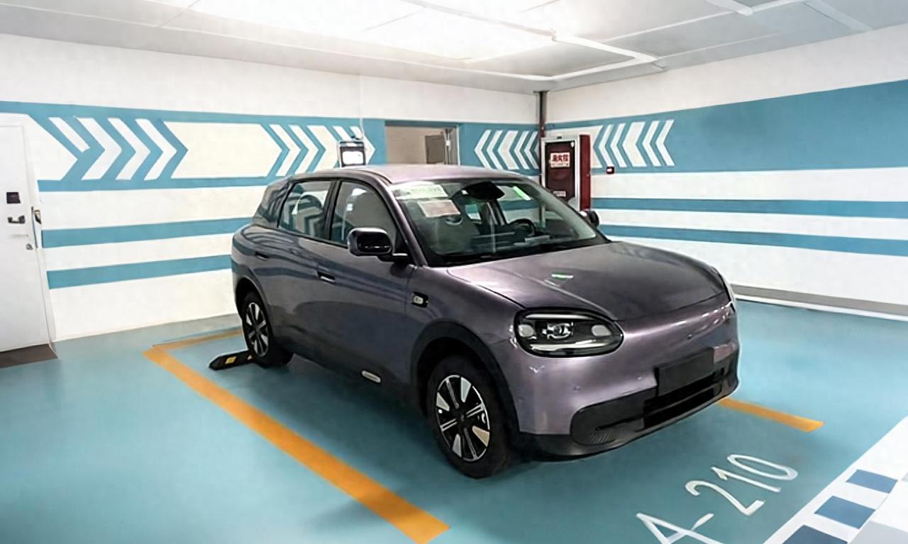 经典QQ电动归来！实拍奇瑞QQ3EV，造型萌趣还能打？还记得当年街头的奇瑞QQ