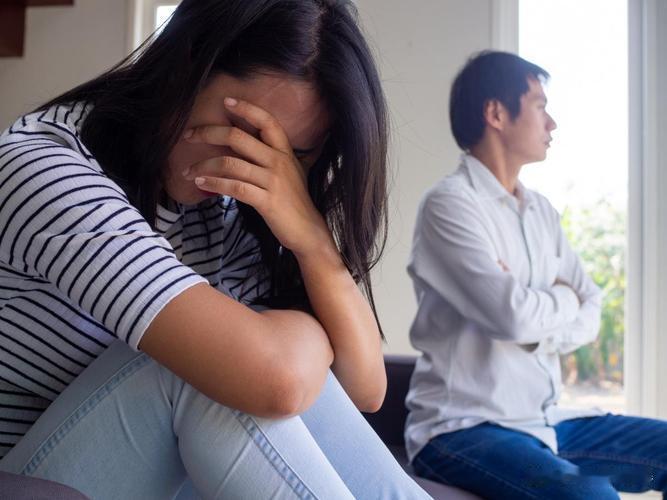 离婚我老婆是全职太太，每天抱怨他在家累死了。她告诉我，她每天就跟打仗似的，每天