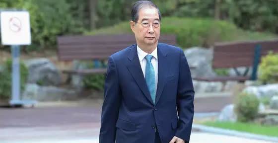 韩德洙深陷危机！三次传唤后或迎逮捕令韩国前国务总理韩德洙麻烦缠身，22日