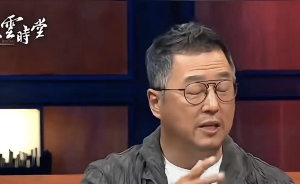 王伟忠终于说了一句实话？王伟忠在接受时堂栏目的记者采访时，感慨人很多时候都是冲