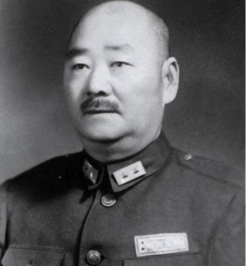 1949年底，国民党上将刘峙以治糖尿病为由留在香港，过起了花天酒地的生活，每日出