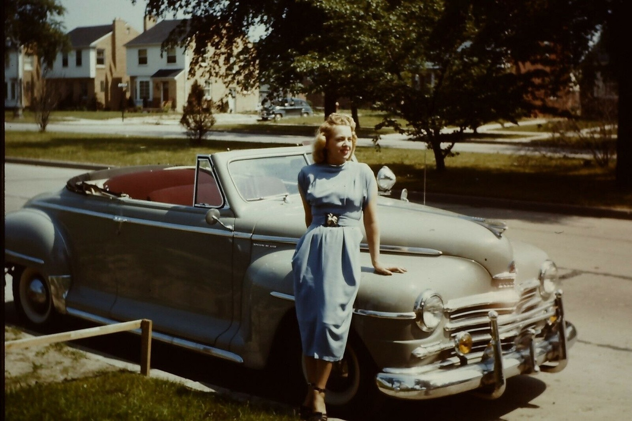 1940s美国，美女与汽车。