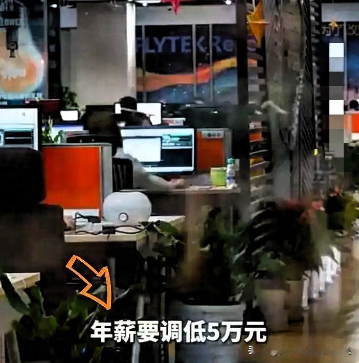 “门缝里看人！”湖南长沙，一女子拿到“北大硕士学位”，但本科是成都理工大学，并非