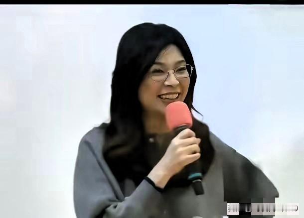 郑丽文妙复青鸟学生提问​近日，12月22日，中国国民党主席郑丽文，来访台湾地区