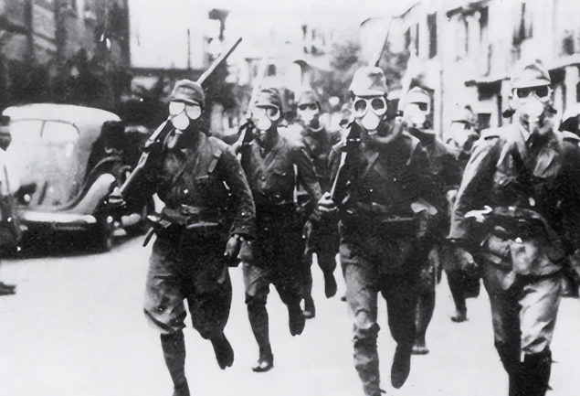 1939年，日本大佐为了取乐，举枪打死八名中国士兵，紧接着，他又瞄准第九人，对副