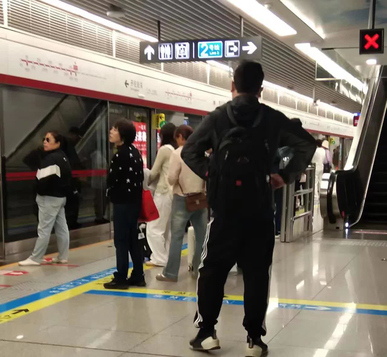 大连人是怕冷还是怎么回事？这都六月份了，全国大部分城市的人都恨不得待在空调屋里不