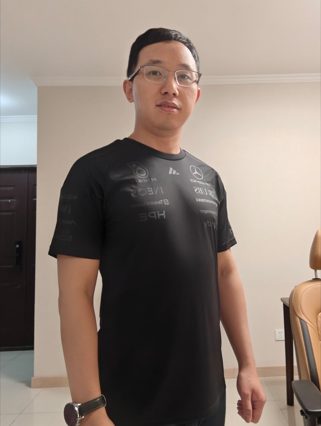 感觉梅奔今年要夺冠的节奏，赶紧买件阿迪