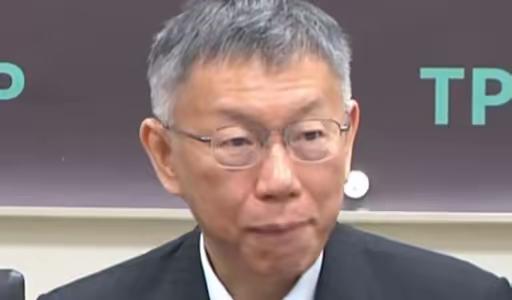 柯文哲透露，“我跟你讲一个秘密，最近有一次傅崐萁来看我，他就用一种嘲笑的表情看我