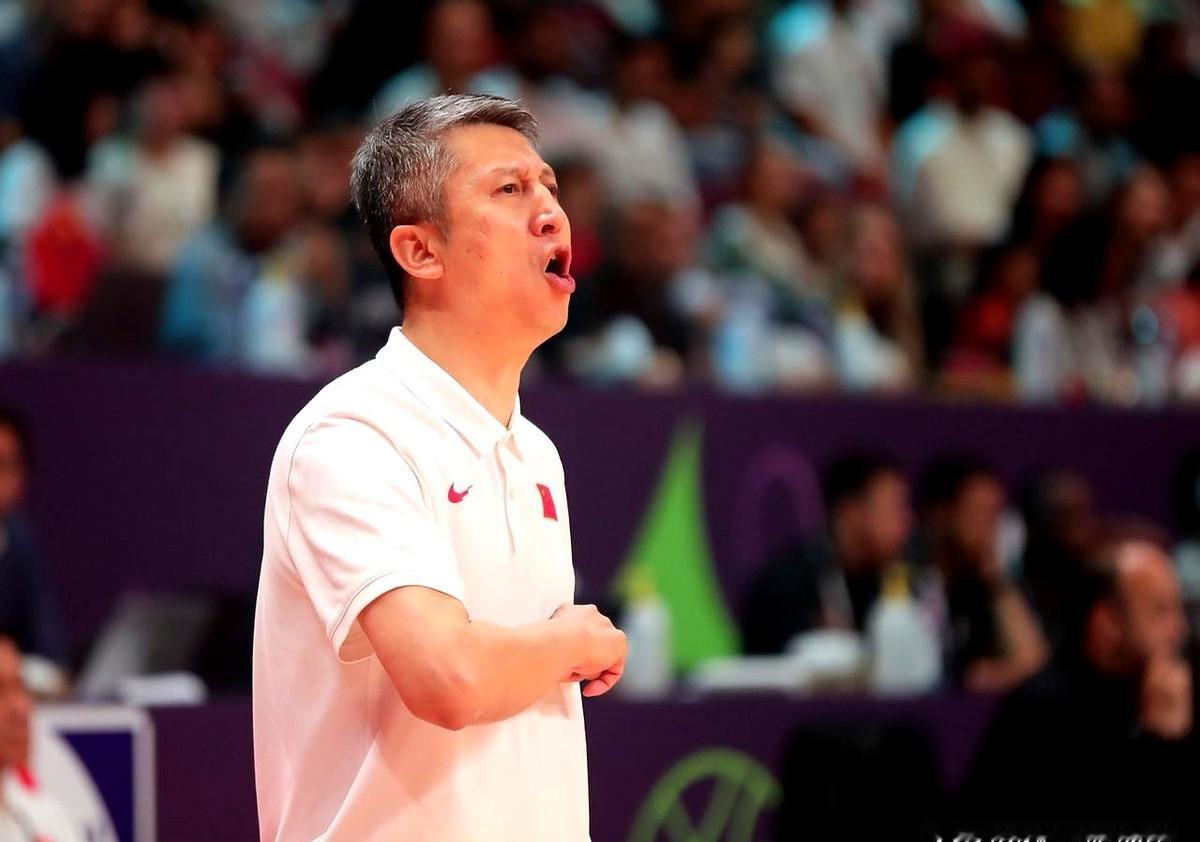 中国男篮的未来，只能靠这帮小伙子了。郭士强指导拉起了一支19人的年轻队伍搞短