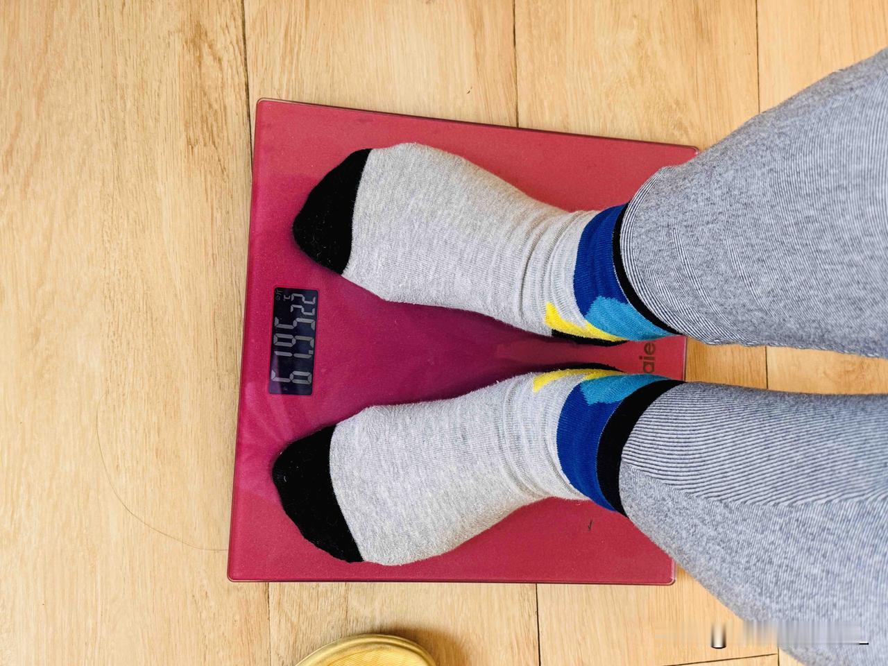 我去，越减越肥。我今年61岁，身高160，体重一直以来都是120斤，刚刚上秤