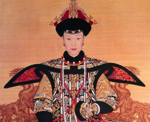 一、出身：政治联姻的棋子，非宠妃-13岁嫁姑父皇太极（33岁），与姑姑哲