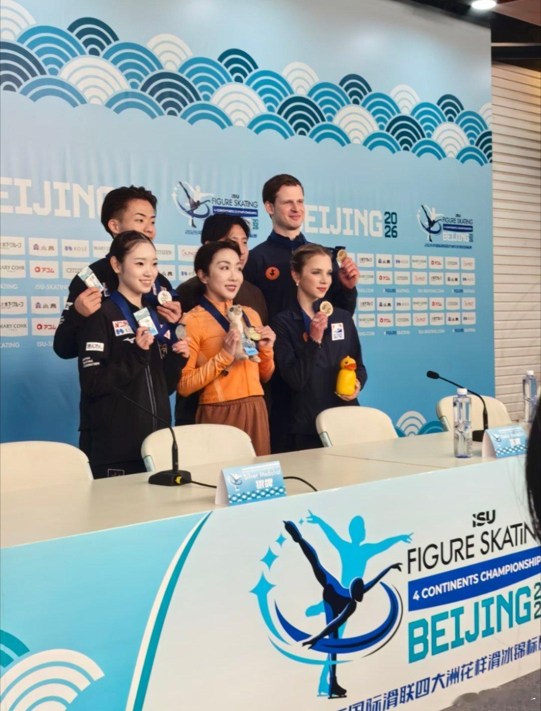 隋文静：我曾经以骨折的状态拿到冬奥银牌“我也想说一下，当然我们的目标，其实刚才韩