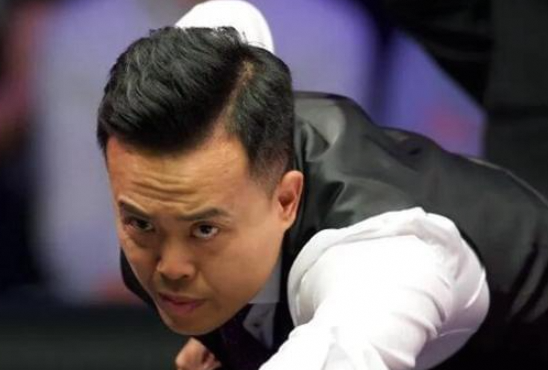 斯诺克英国公开赛资格赛首日，中国军团三喜一忧！傅家俊创纪录，布雷切尔又退赛！