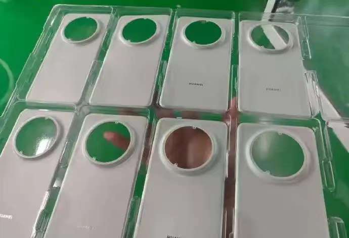 华为Mate80系列还有一段时间才会发布，但是现在就有保护壳曝光出来了!只不过暂