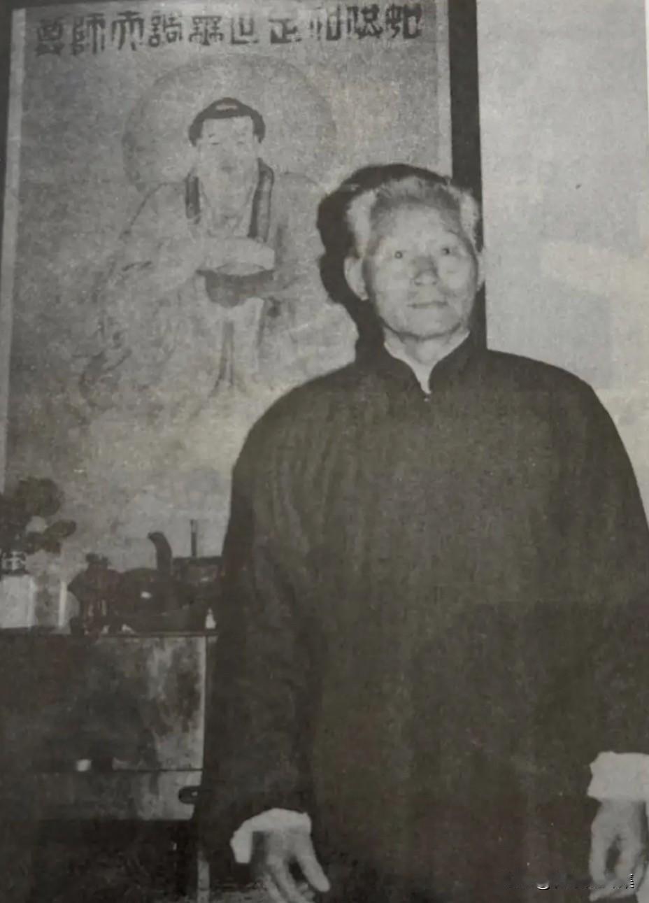 晚年的孙立人一心向佛，法号“清扬居士”，家中供奉着菩萨像，这主要源自其夫人影响。