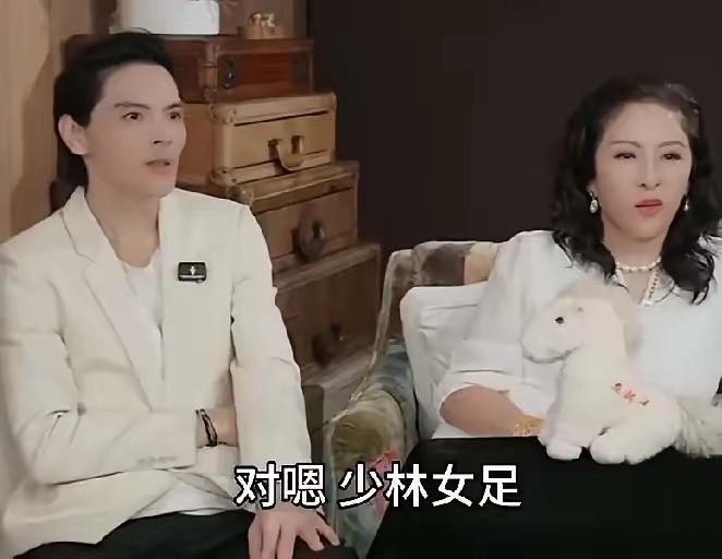 刚刚看到向佐不建议大家去看周星驰先生的新作品《少林女足》我觉得真的是很搞笑啊！