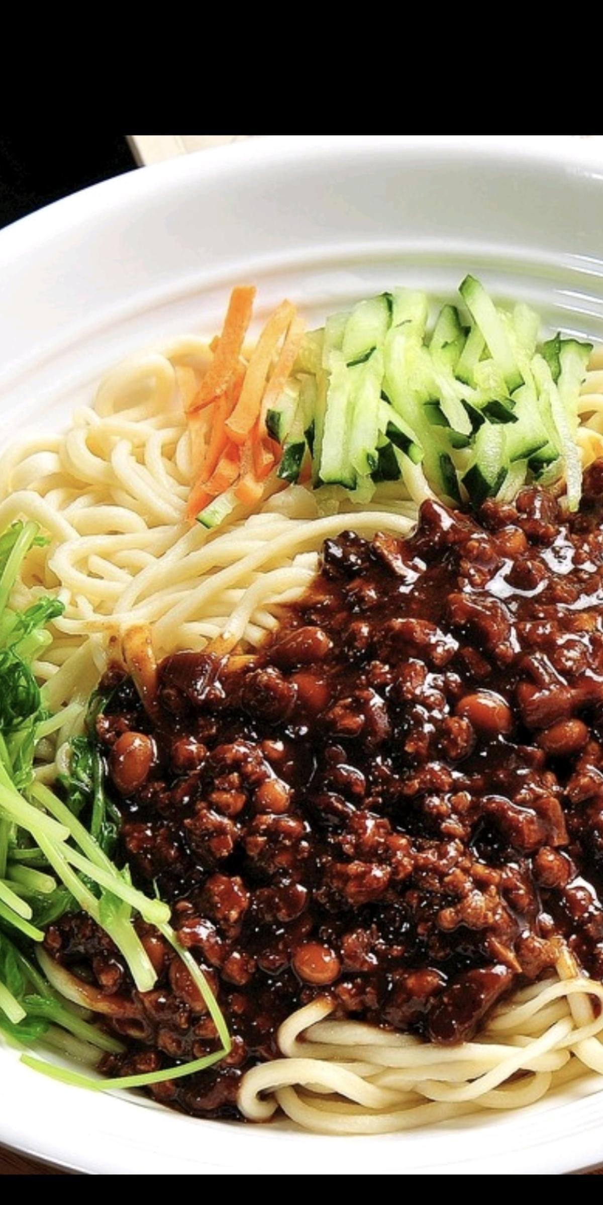 山东人吃饭就是简单。山东人那么大个，绝对和吃面食有关。五花