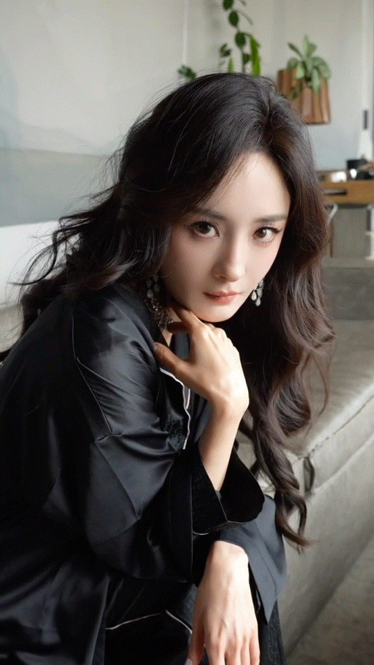 杨幂维密翅膀杨幂作为维多利亚的秘密亚洲品牌代言人出戏维多利亚的秘密2025纽约大