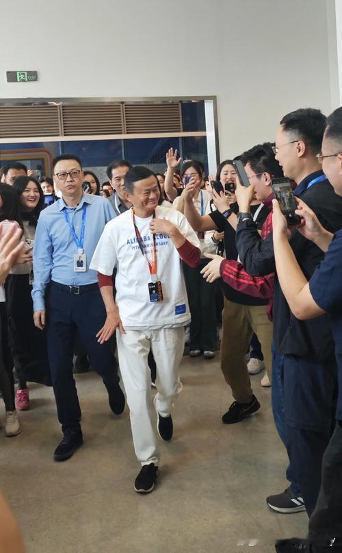 当地时间12月13日，马云现身卢旺达首都基加利，核心是出席“非洲商业英雄”项目活