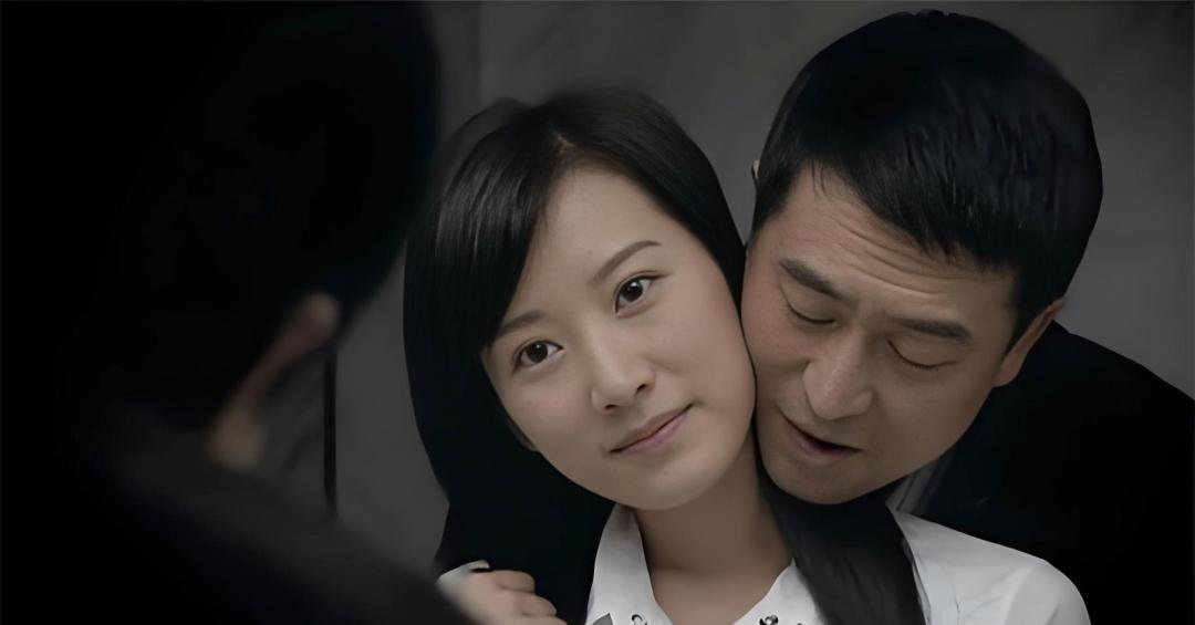 《蜗居》最细思极恐的，是海藻的堕落全程没有坏人。老板陈寺福只安排了一次饭局。