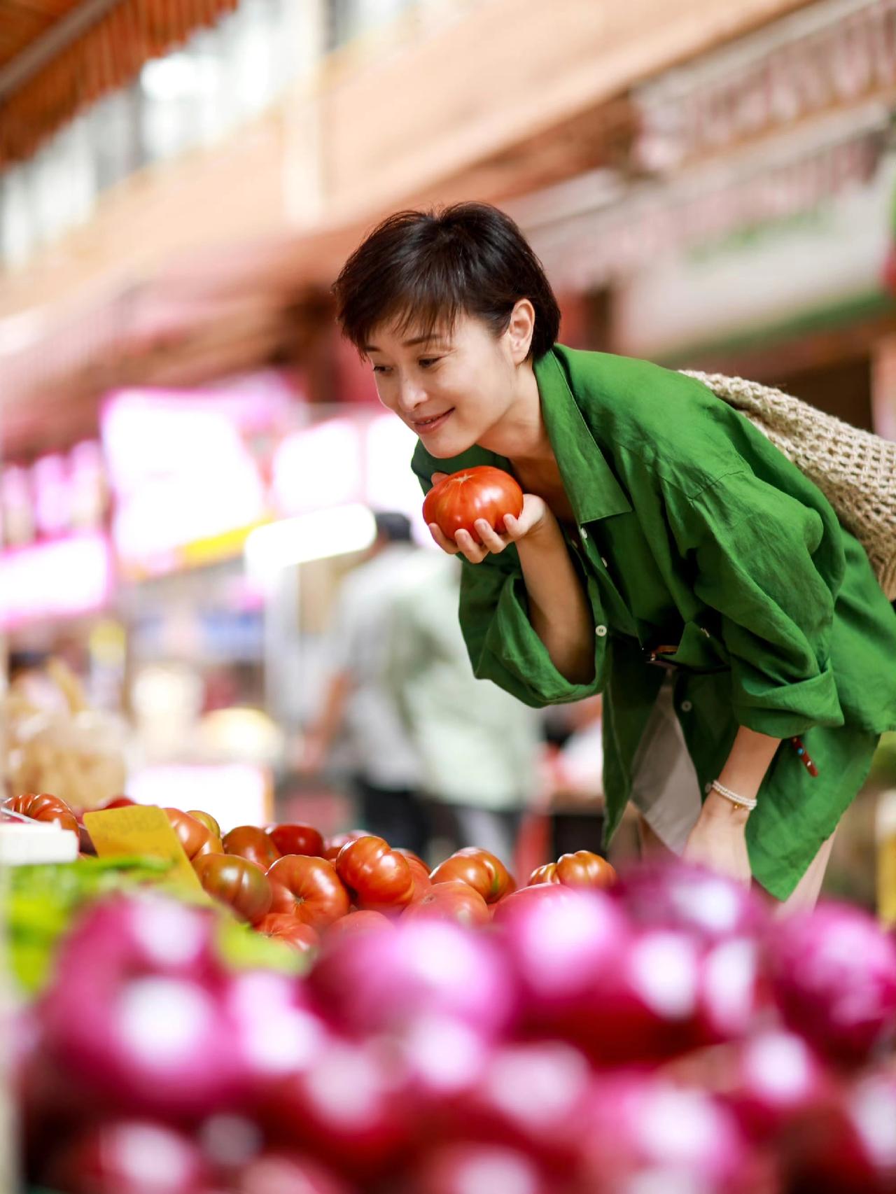 吴越说：在我30岁的时候，我很想有个自己的孩子，因为我周边的朋友都有孩子，我的同