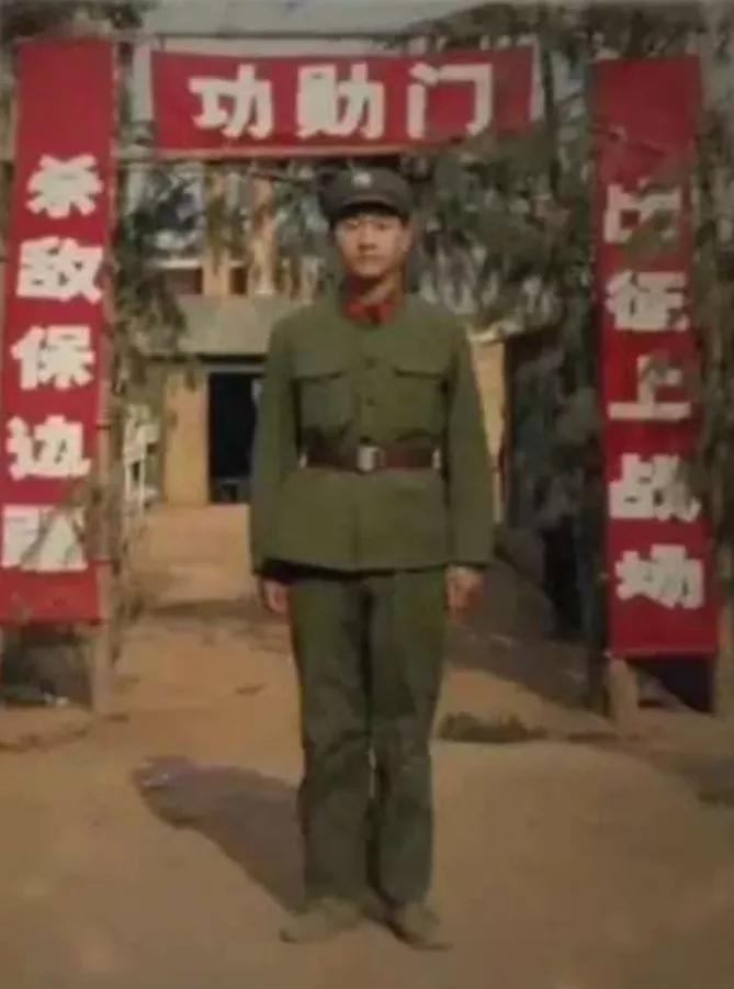 他在老山前线壮烈牺牲，母亲悲伤过度，导致精神失常。时隔多年，郁钧剑在“等着我”