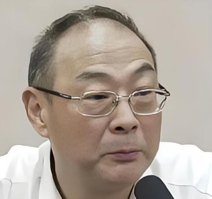 完全同意金灿荣教授的观点，中国没有必要再三要求日本就侵华罪行道歉了，日本