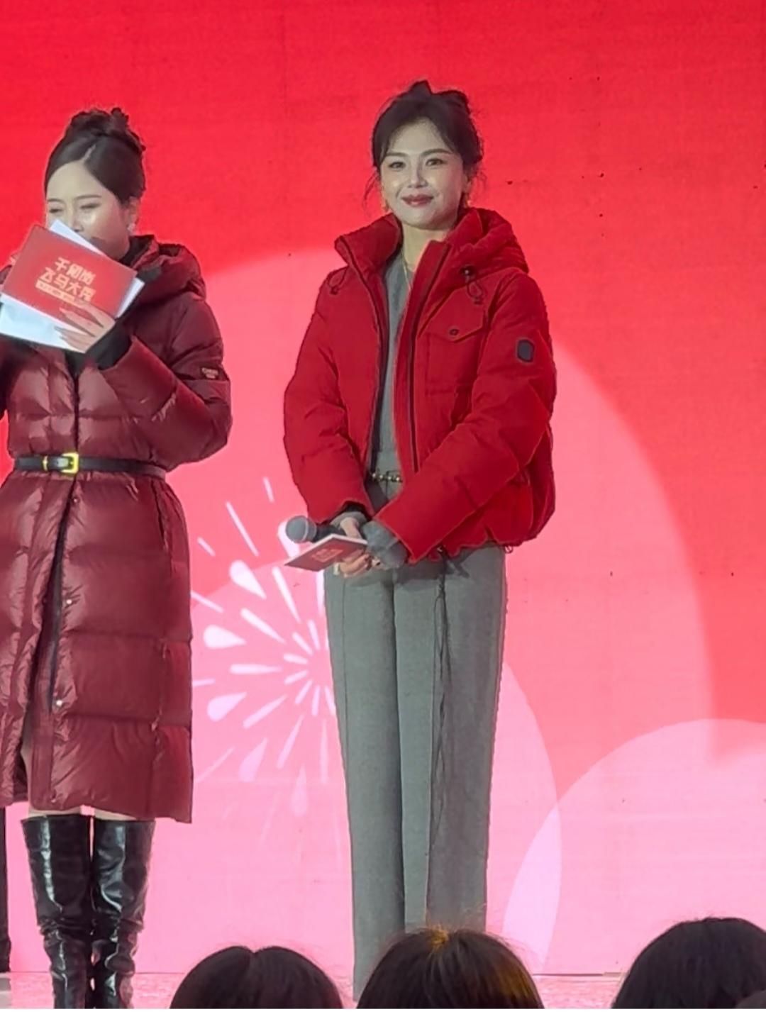 刘涛，端庄，大气。