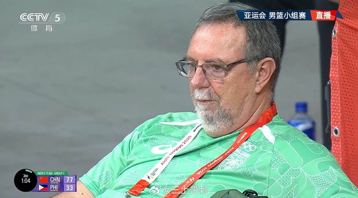 中国男篮vs菲律宾男篮哈哈，这个镜头，沙特的也很紧张，他们需要中国队赢39分以