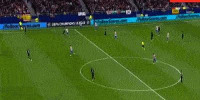 你敢信？欧冠淘汰赛门将开场17分钟就被换下，热刺直接2比5输麻了。22岁的捷