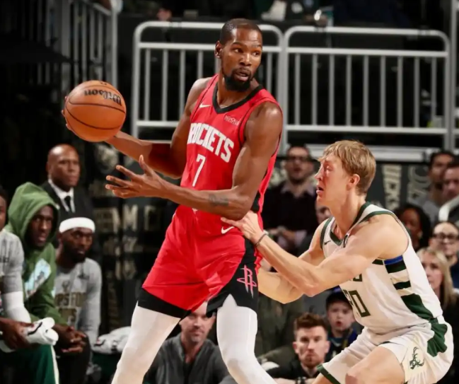 反复研究录像，终于知道原来杜兰特并没有明显下滑杜兰特随着年龄下滑是必然的，这是