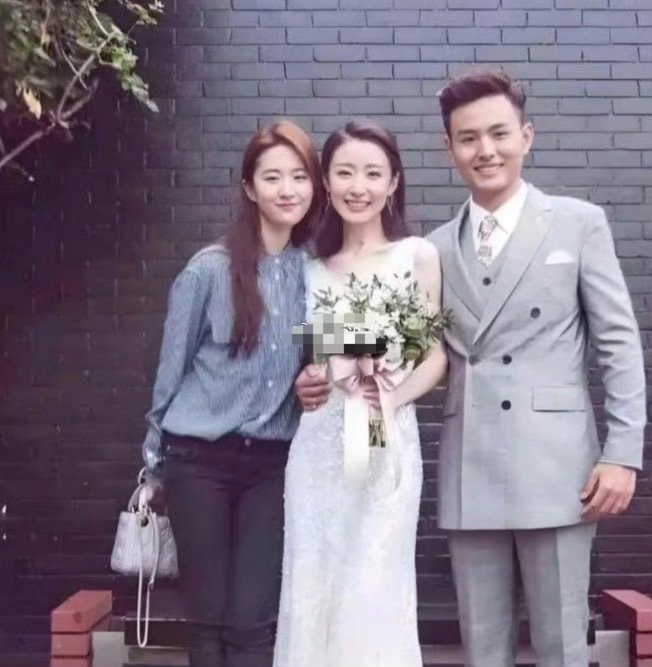 新娘居然比刘亦菲还漂亮。