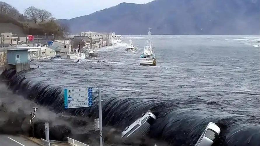 突发！菲律宾7.4级强震触发海啸预警，伤亡损失惨重，问题根源引人深思，6月8日清