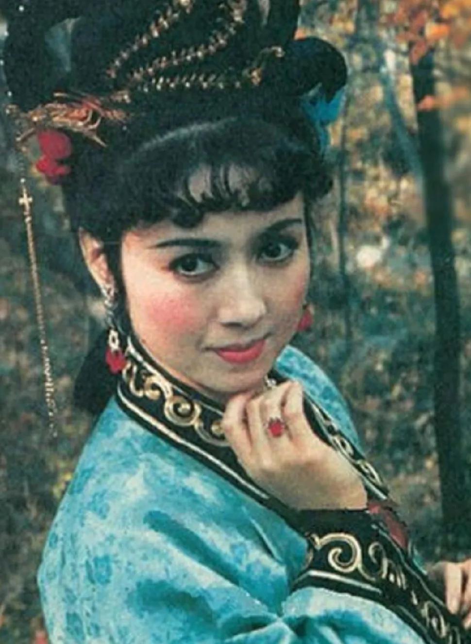 演员，魏惠丽，在电视剧西游记里，扮演高小姐，最后一场戏，与师徒三人告别，瞪着水灵