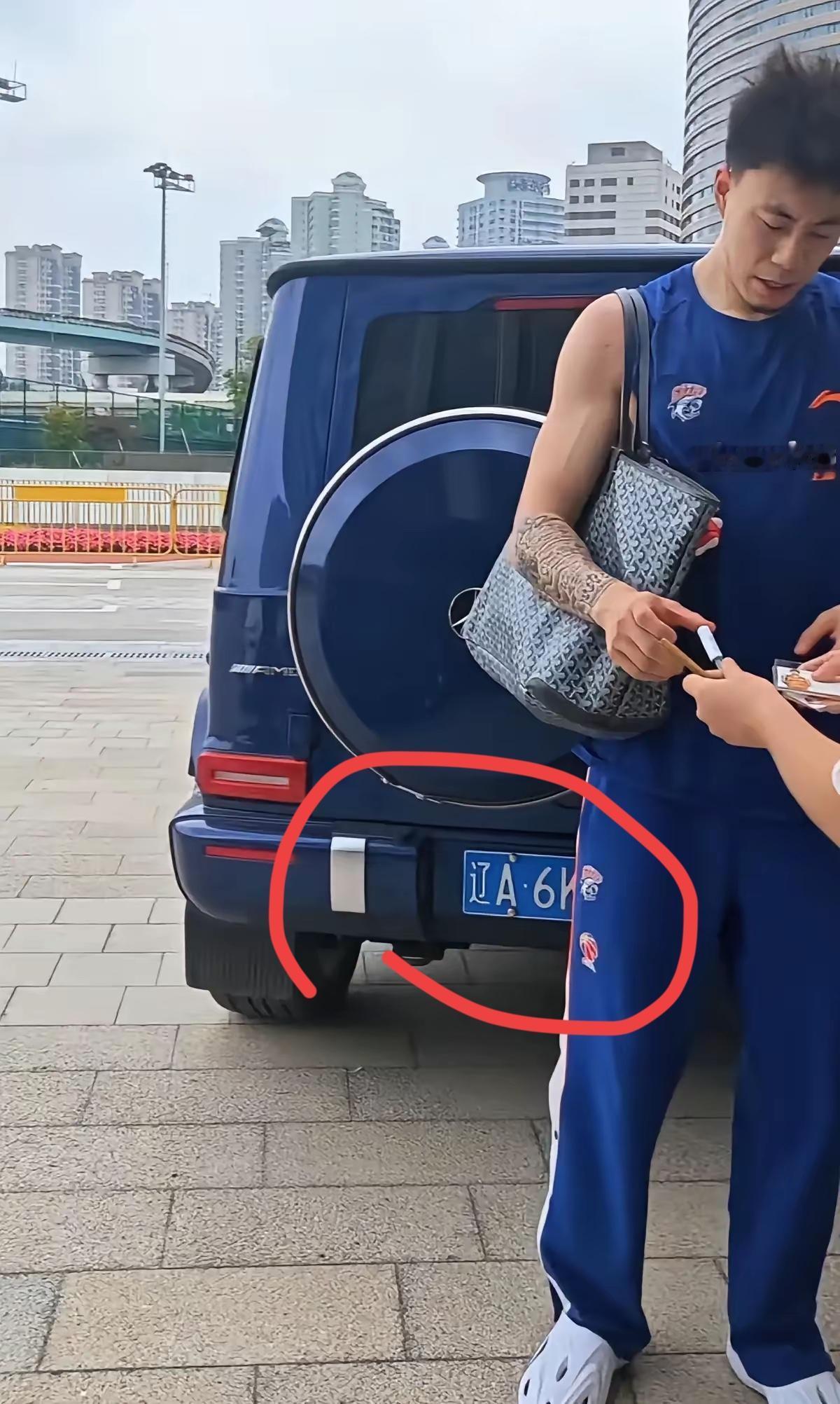 张镇麟已经在上海打球了，车牌号为什么不换成上海的