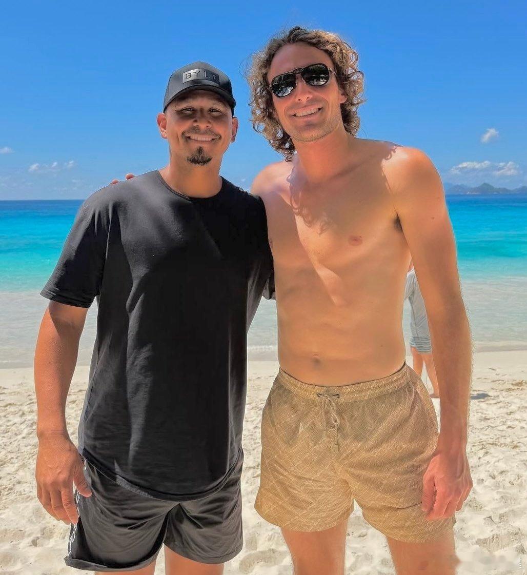 西西帕斯好惨！希腊媒体揭露，实际超速的是西西帕斯父亲兼教练。他亲自前往警局说明情