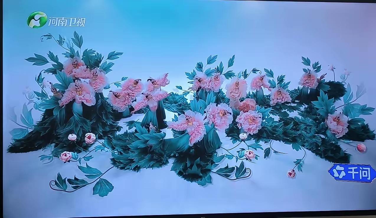 这不是一幅摄影作品而是一幅画这幅画不是画家用笔墨创作而成而是演员用肢体和衣