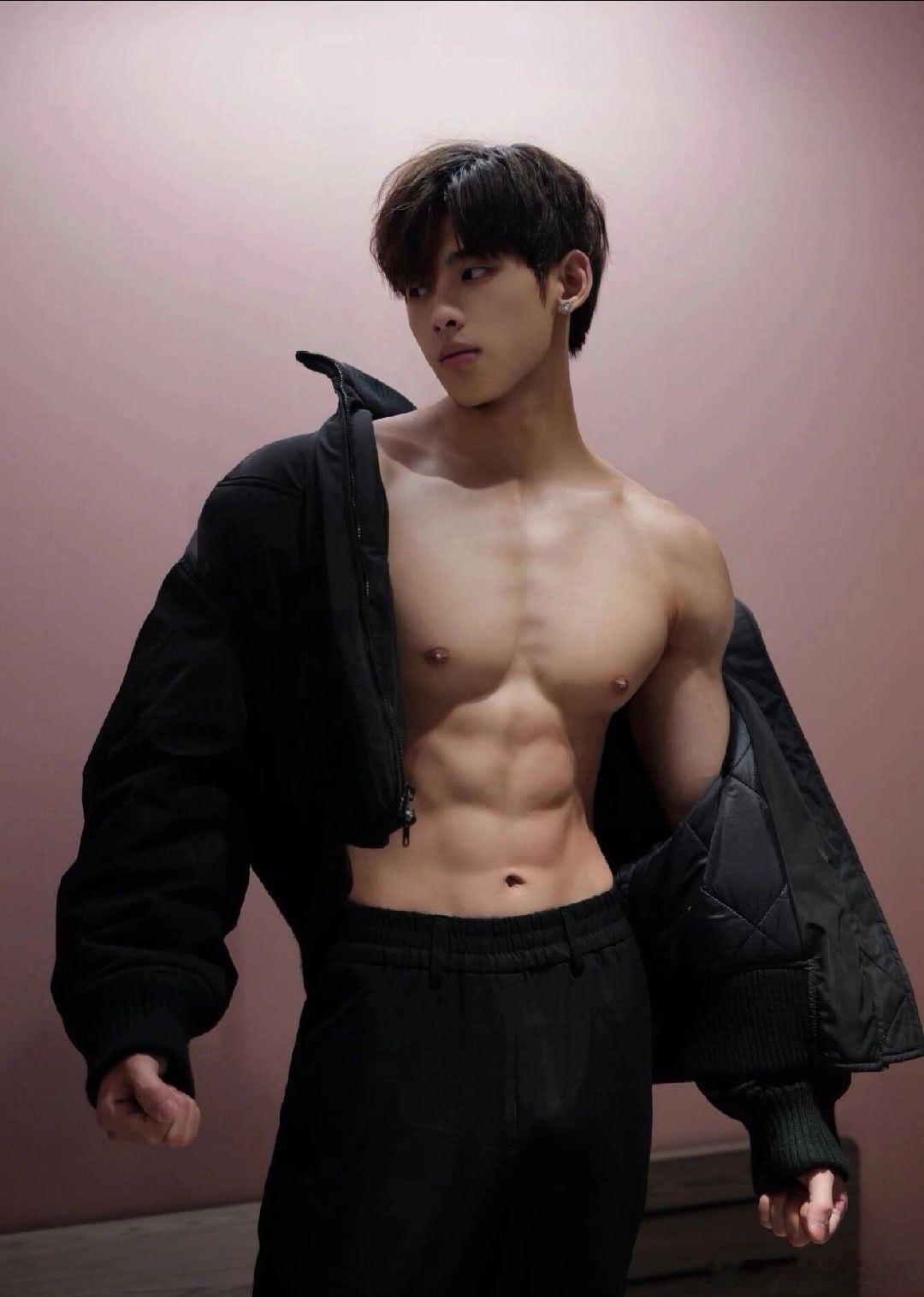 八块腹肌的样子如何练出完美腹肌没有人天生优秀你的所有努力都会反馈幸运强者从不抱怨