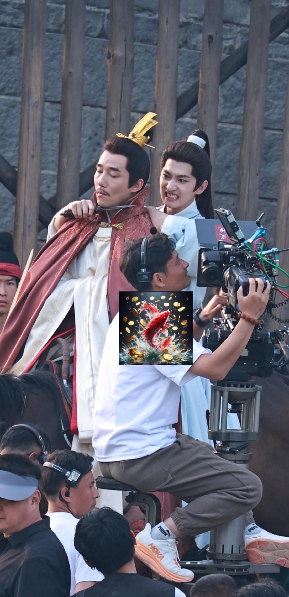 杨洋又出“洋相”了！一个假模假样的“凶狠”刀人，一个如无其事的“享受”被刀……