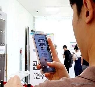韩国总统选举缺席投票的两天时间，发生一起韩籍华人偷拍选票事件，在韩国网络上掀起一