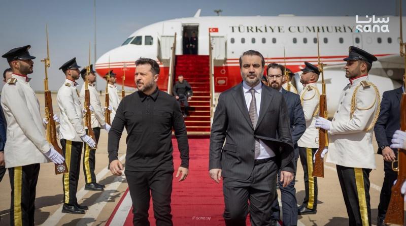 泽连斯基真会过日子，能怎么省就怎么省。4月4日乘坐自己的专机访问土耳其，结果