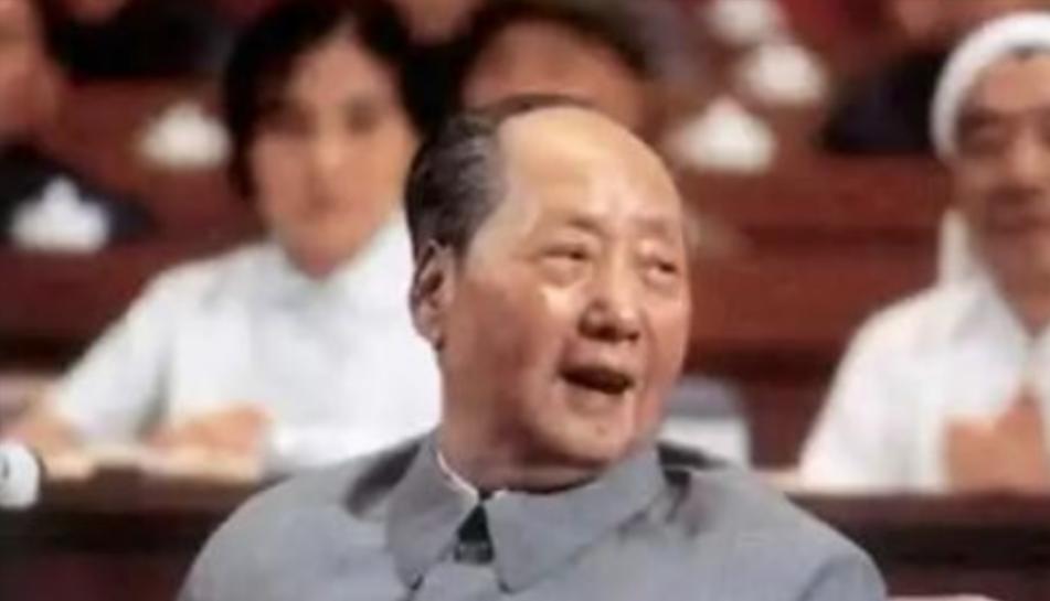 1981年，有人想动手否定毛主席，胡乔木提出不再称“毛主席”，改叫“毛泽东”，但