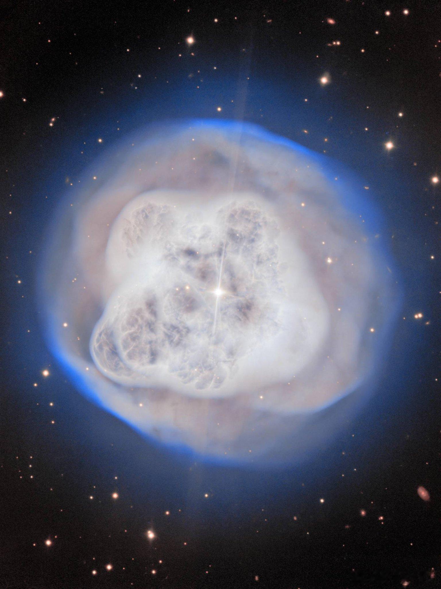 NGC1514星云，也被称为水晶球星云！由双子座北望远镜拍摄。这个星云距离地