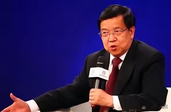 龙永图：暂不讨论中国崛起，先回答三个更重要的问题。第一，什么时候全球的精英会把孩