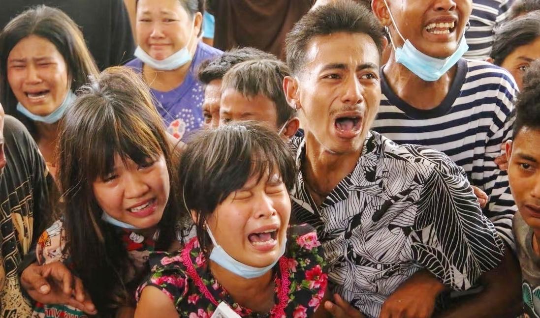 如果明天就打仗，你囤黄金还是囤大米？看看俄乌战场、加沙平民，真打起来才发现：