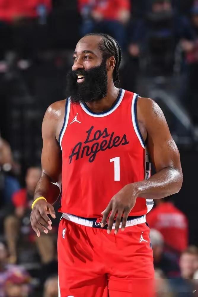 哈登走了，快船的遮羞布被彻底撕开。2年8000万，哈登想要一份体面的养老合同，